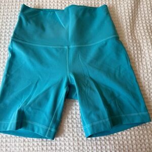 Lululemon Wunder Train High-Rise Short 6”